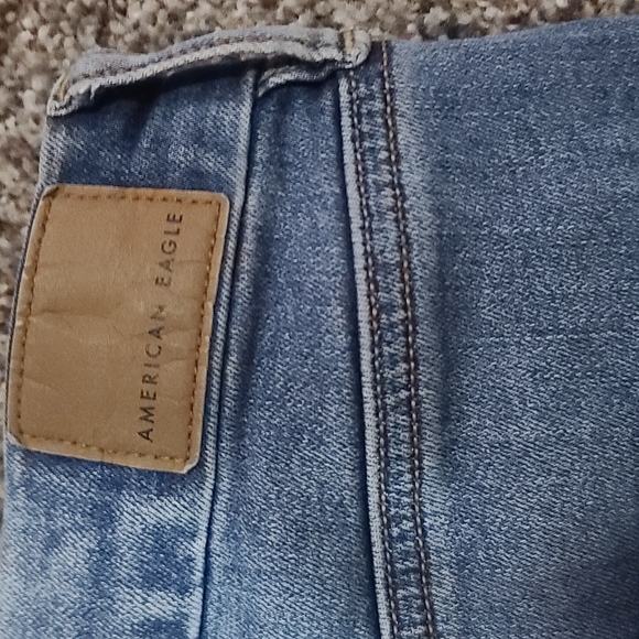 16 Short American Eagle Curvy Super Hi Rise Jegging Artist's Crop, Distressed - Picture 4 of 7